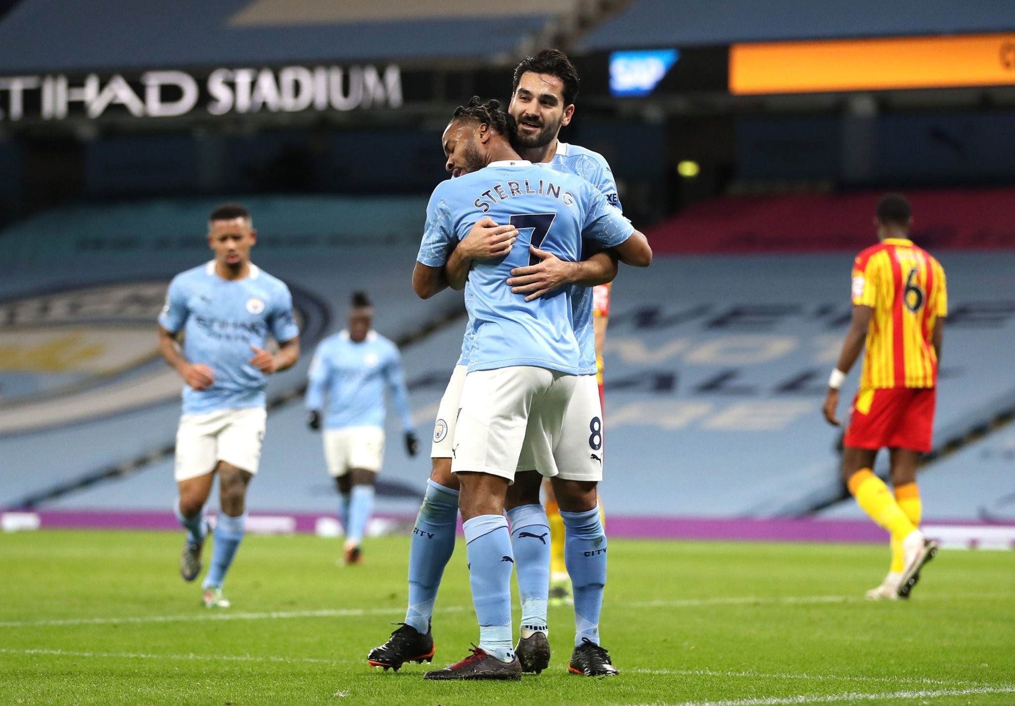 体能教练已 体能教练已